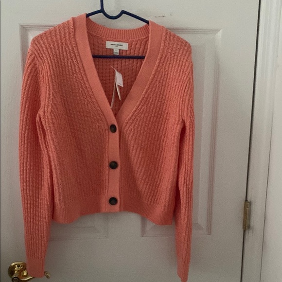 Banana Republic v neck buttoned Coral Sweater Cardigan L  ptp 21 NWT retail $100 - Picture 1 of 7
